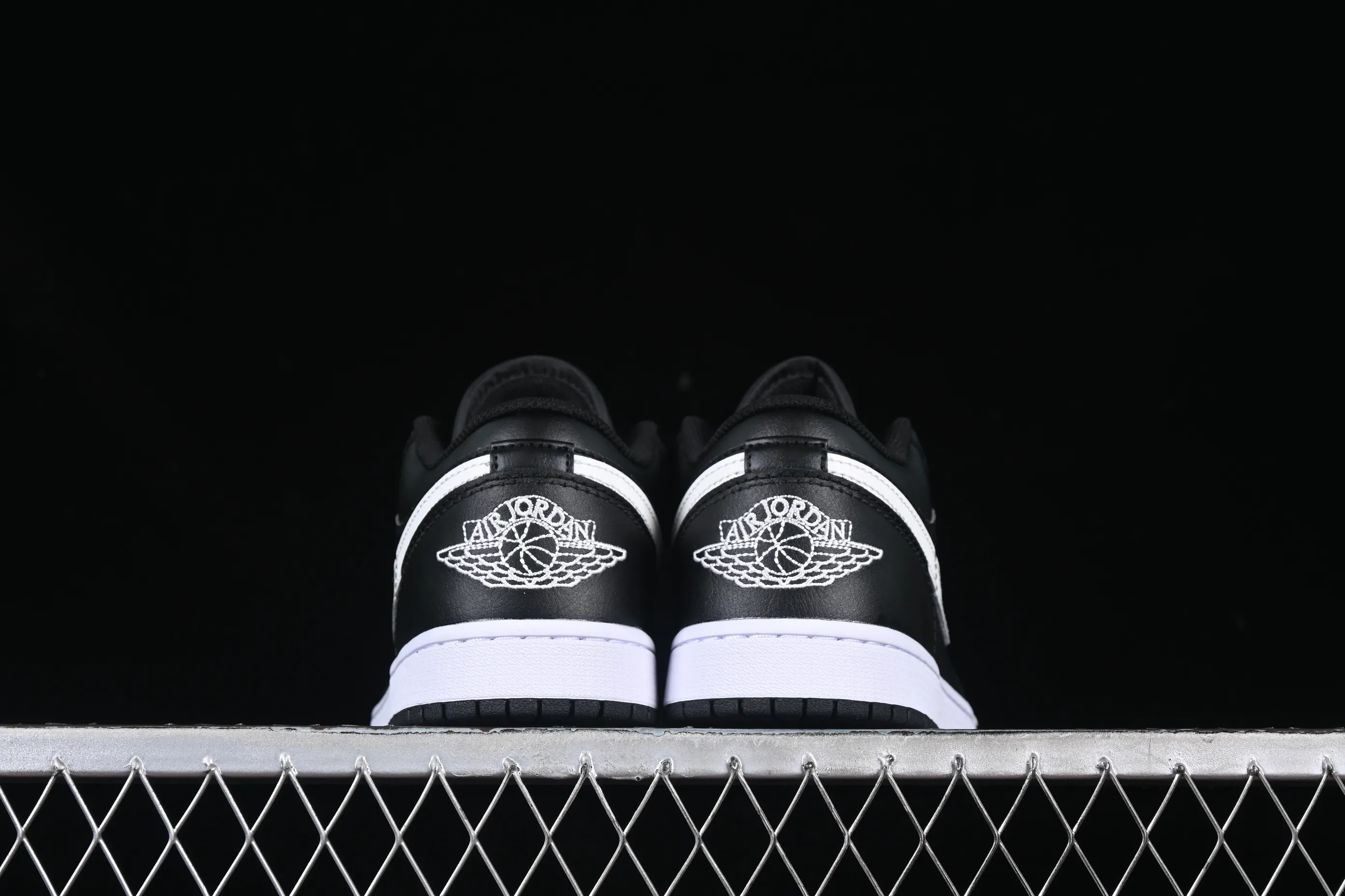 All categories Air Jordan Jordan series basketball shoes Air Jordan 1 Low G version pure original Air Jordan 1 Low AJ1 Joe 1 black and white low-top retro basketball shoes 553558-043